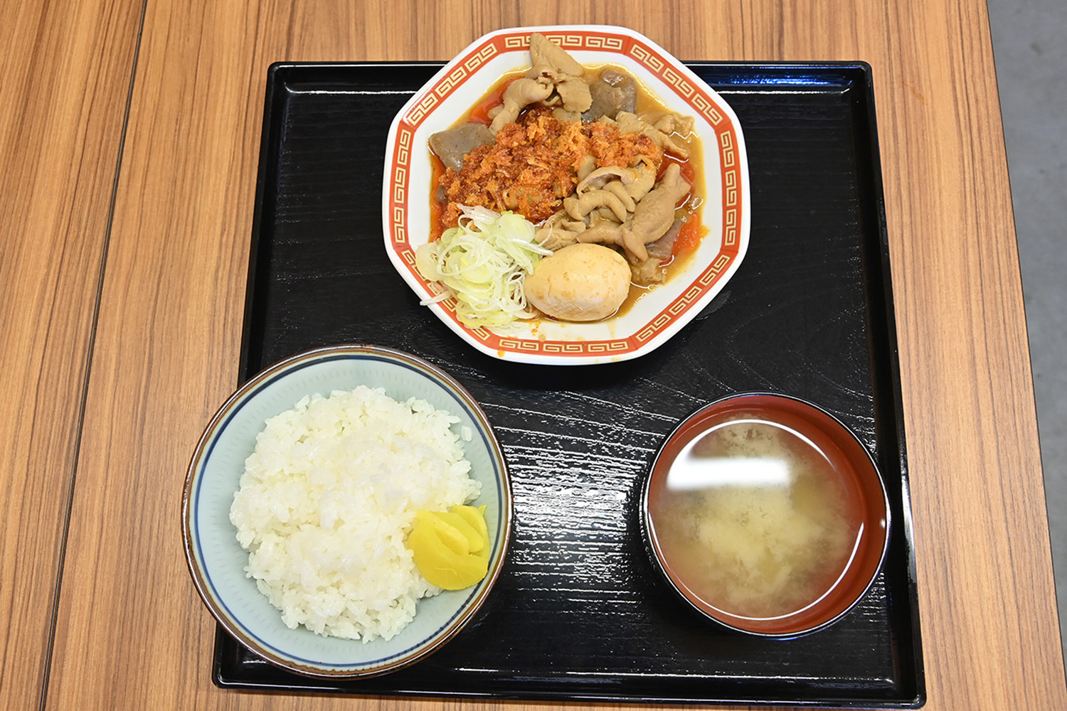 「安西食堂」は米もネギも味噌汁もおかわり自由の盛り放題セルフサービス【Ｐ専食堂】
