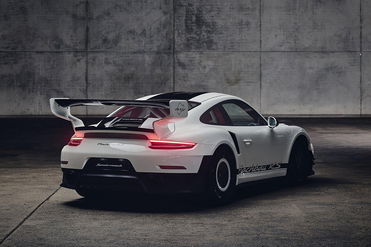 ポルシェが911 GT2 RSを魔改造した「フラッハバウRS」は数億円レベルの究極ワンオフモデル 〜 画像7