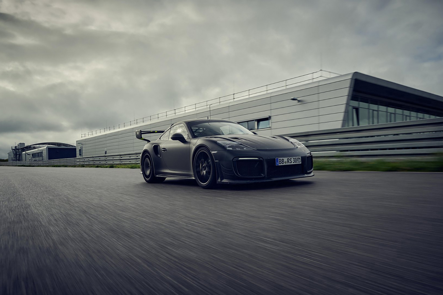 ポルシェが911 GT2 RSを魔改造した「フラッハバウRS」は数億円レベルの究極ワンオフモデル 〜 画像12