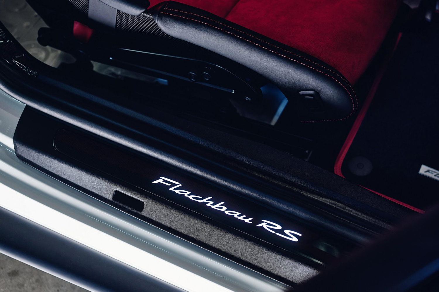 ポルシェが911 GT2 RSを魔改造した「フラッハバウRS」は数億円レベルの究極ワンオフモデル 〜 画像22