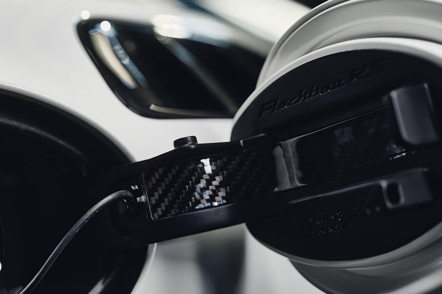 ポルシェが911 GT2 RSを魔改造した「フラッハバウRS」は数億円レベルの究極ワンオフモデル 〜 画像26
