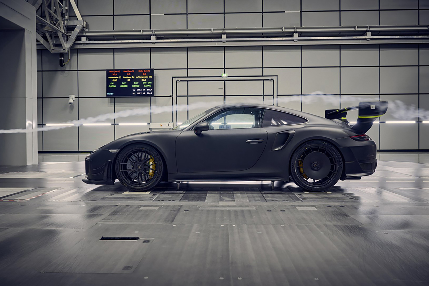ポルシェが911 GT2 RSを魔改造した「フラッハバウRS」は数億円レベルの究極ワンオフモデル 〜 画像27