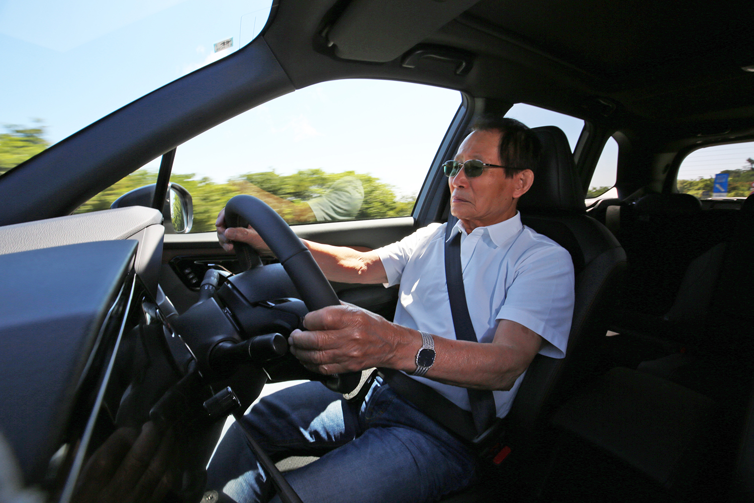 スバル・フォレスターを運転する黒沢元治さん