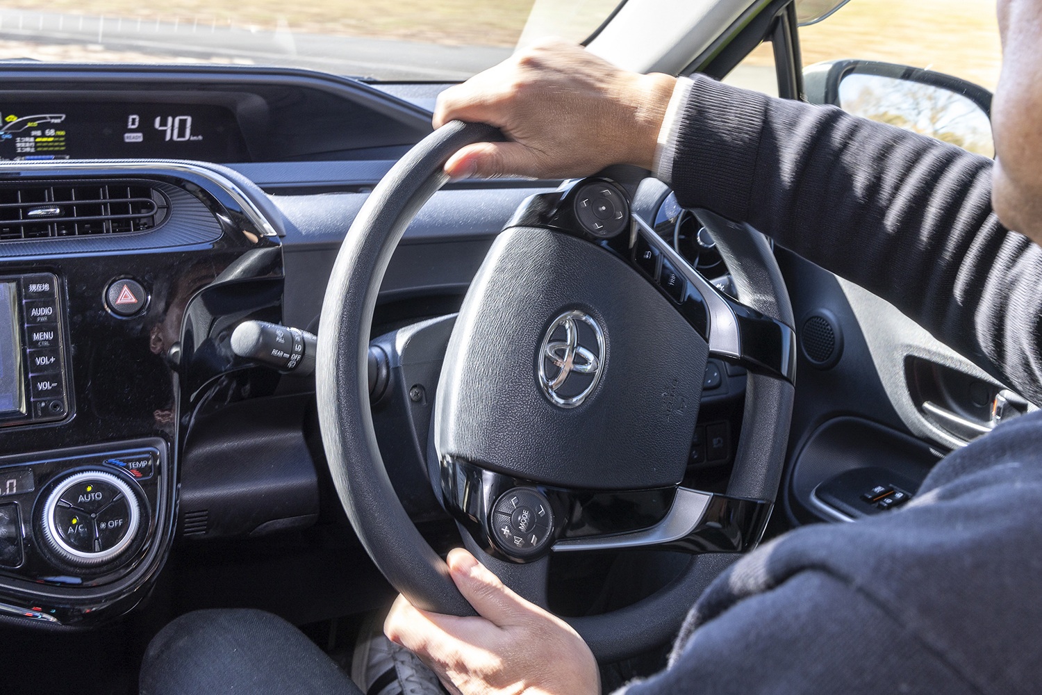 左利きはやっぱり運転もうまい!?　「利き手」とクルマの意外な関係とは 〜 画像29