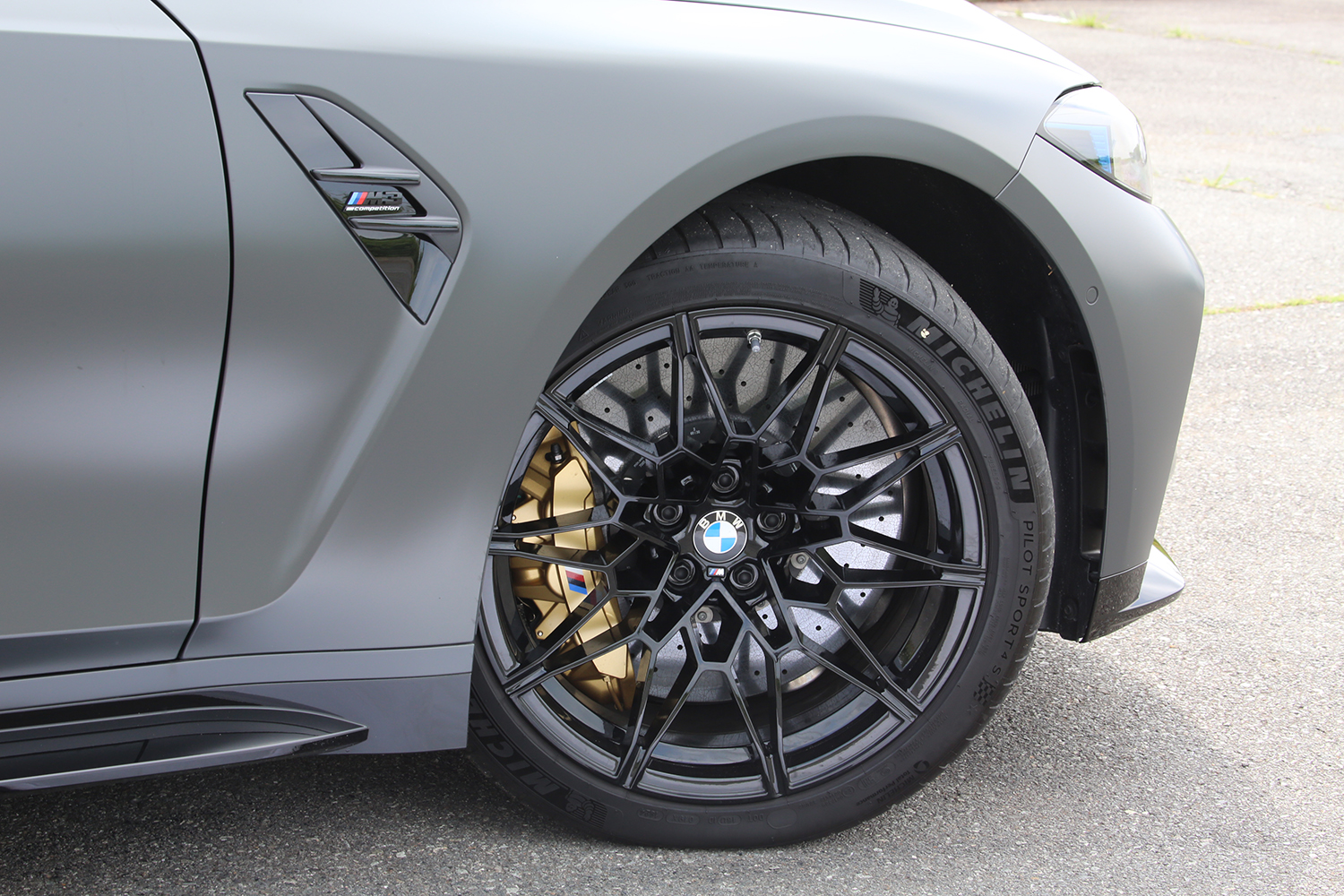 BMW M3コンペティションM xDriveツーリングのタイヤとホイール