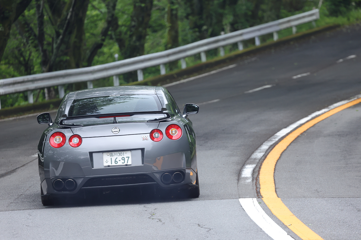 初期型R35と最終期型NISMOを乗り比べてドリキンが感じたGT-Rの進化【土屋圭市 峠賛歌】 〜 画像37