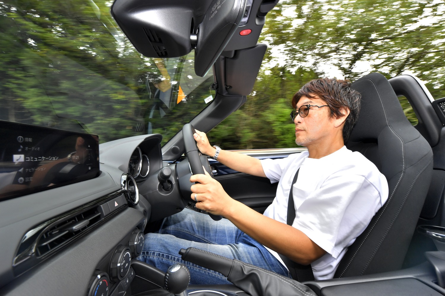 ロードスターへ試乗する山田さん 〜 画像22
