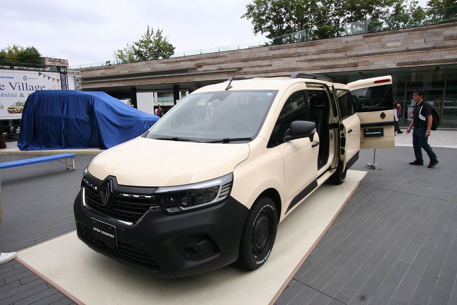 オープンカントリーA/T IIIを履いたルノー・グランカングー
