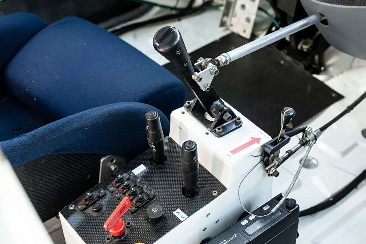 ミニバンを正真正銘のレースカーに仕立てた「プジョー806プロカー」 〜 画像4