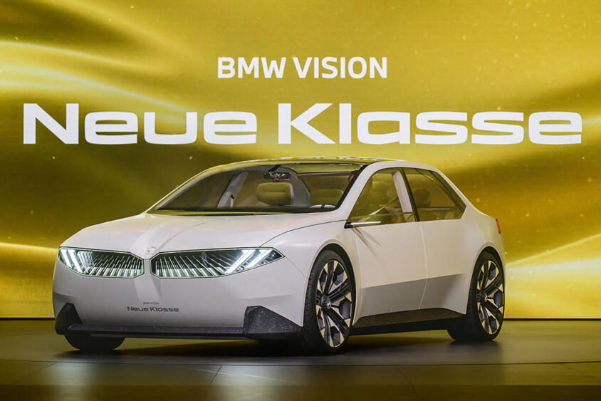 BMWの次世代デザイン「ノイエ・クラッセ」採用第一弾。新型iX3が絶賛のコンセプトカーから引き継いだものと妥協したもの