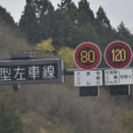 【画像】世界を見渡しても最高130km/h程度なのになぜ？　高性能市販車が使わなくても「300km/hまで表示のあるメーター」を採用する理由 〜 画像5