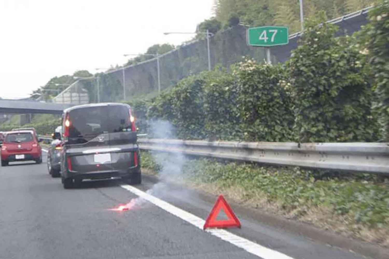 走行中にクルマが止まりそうになったときの対処法