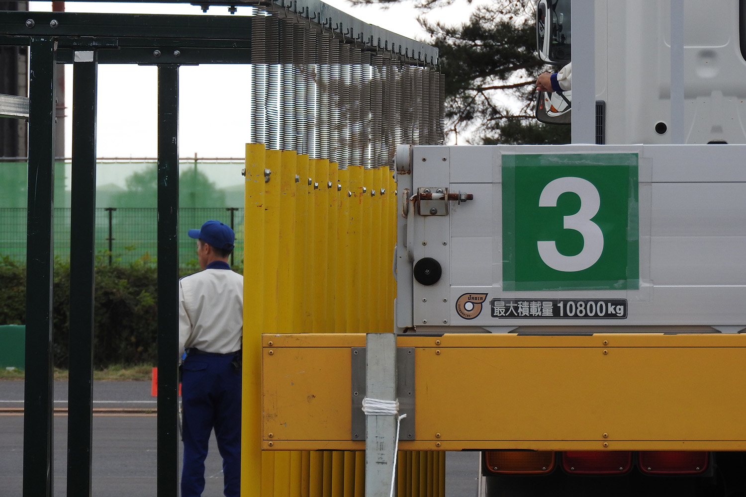 大型トラックが神業のようにバックできる理由 〜 画像5