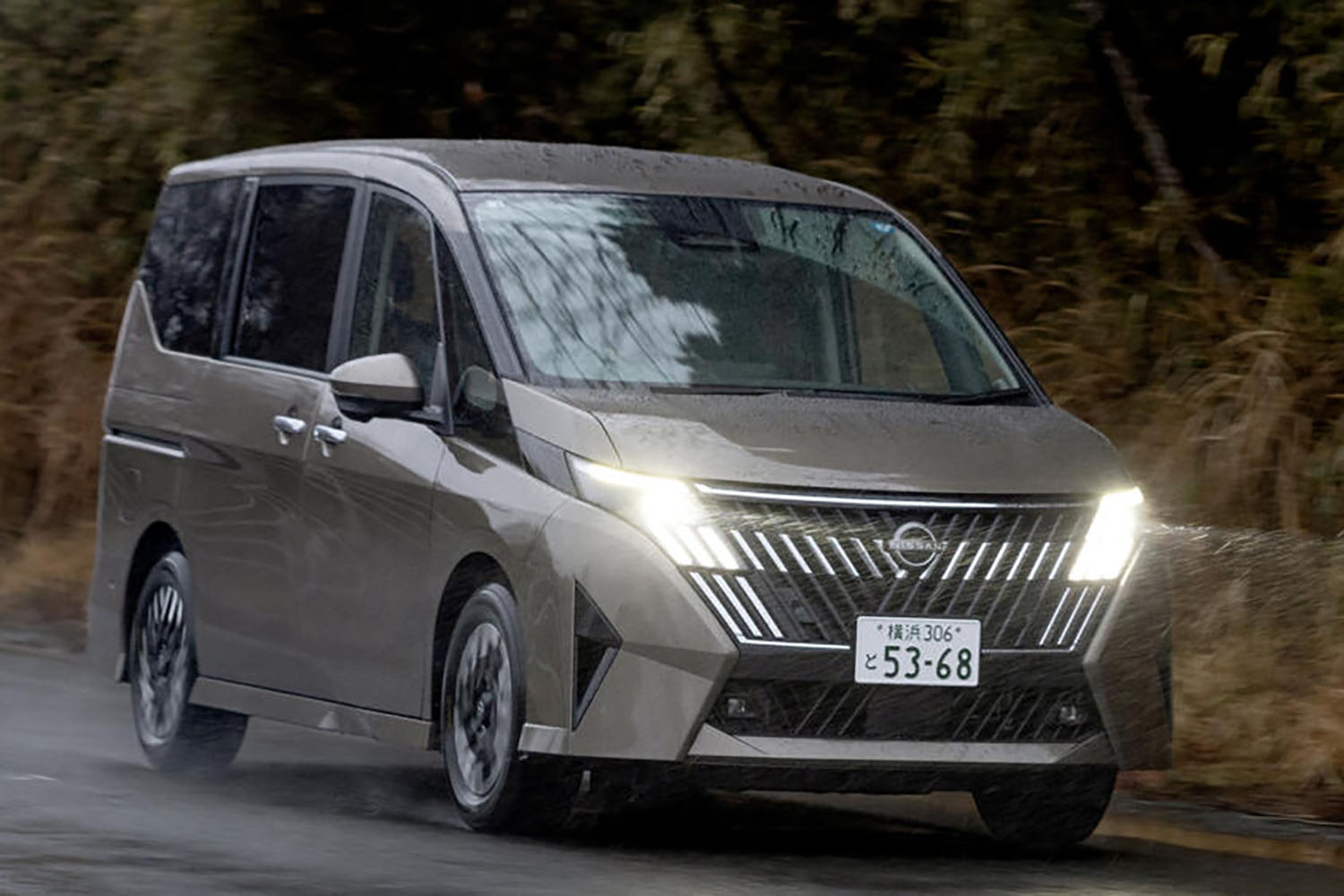 現行日産セレナ