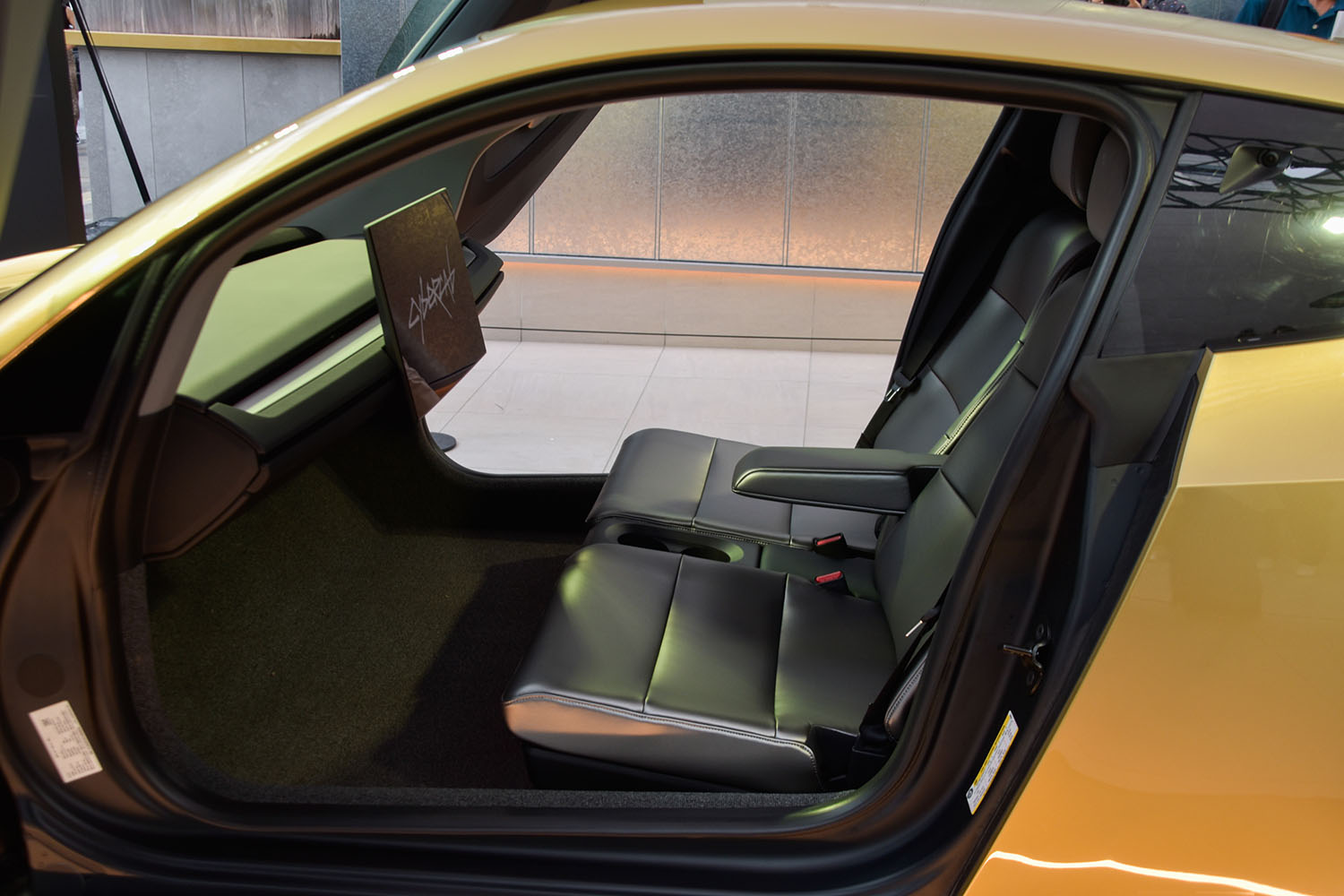 テスラが無人タクシー「Cybercab」を日本初公開 〜 画像4