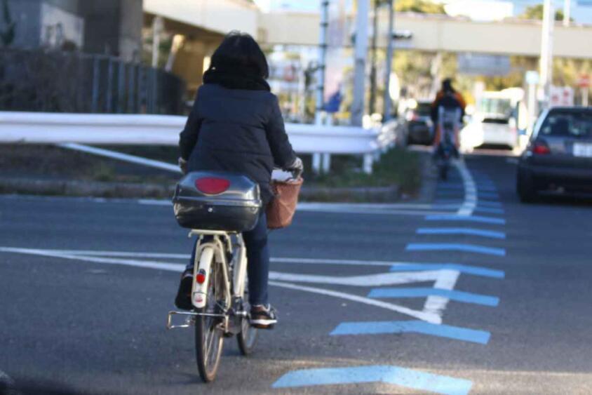 「恐怖でしかない」。車道走行のルールを遵守する自転車に感じるトラックドライバーの本音
