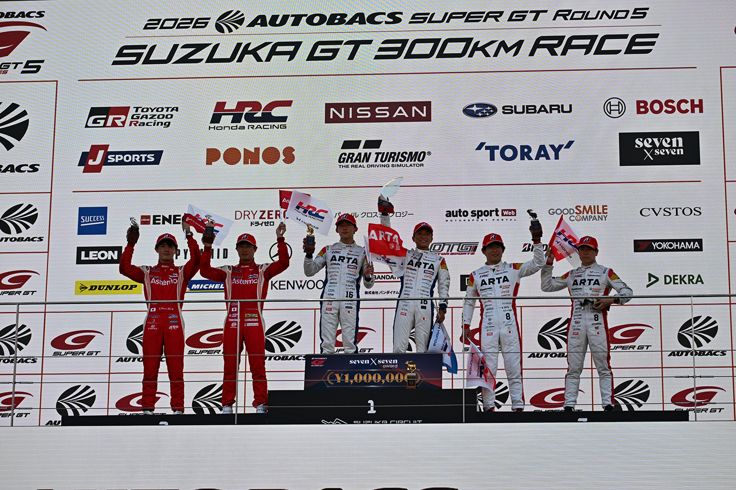SUPER GT第5戦「鈴鹿GT300KM RACE」表彰台