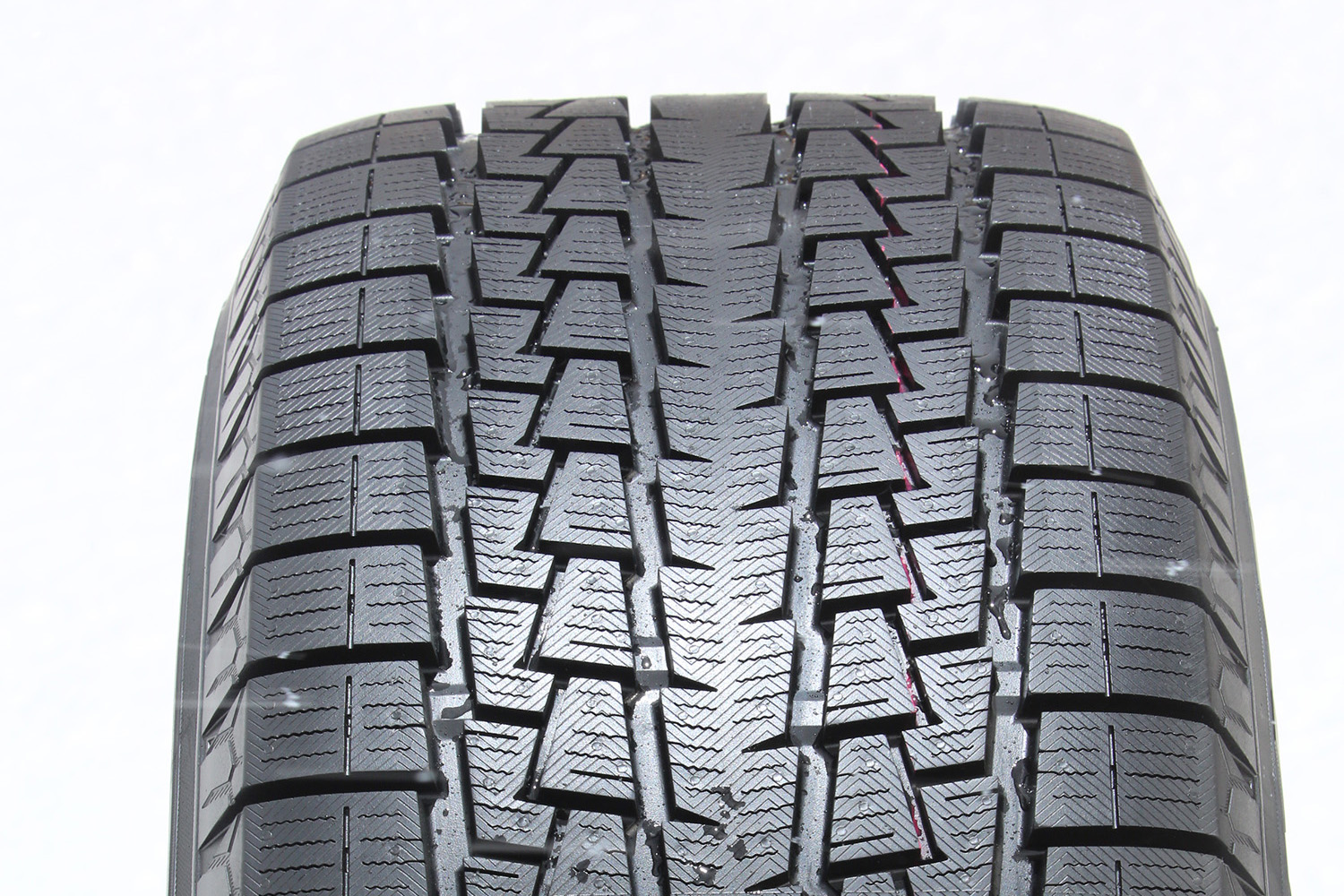 iceGUARD 8 SUV トレッドパターン