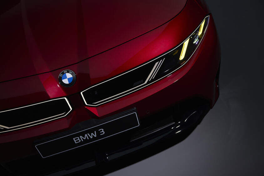 BMWが新型３シリーズの全貌を世界初公開！　BEV仕様もエンジン仕様も用意されて最新技術満載!!