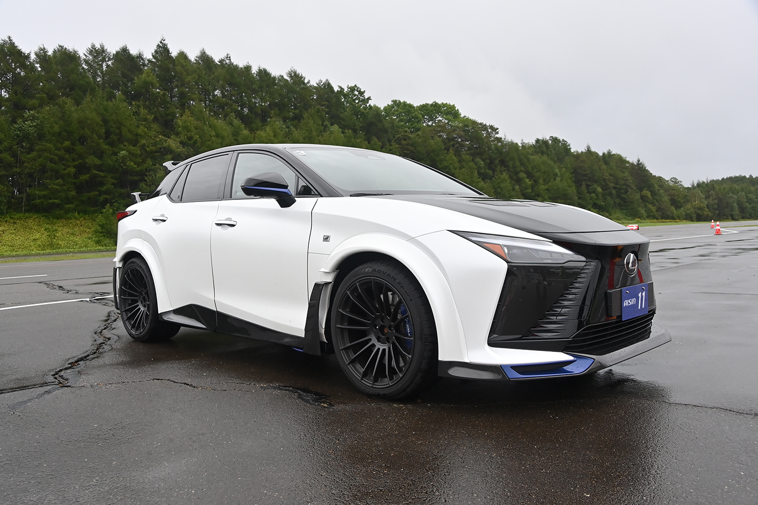 コンバージョン型車両統合制御を搭載したレクサスRZ