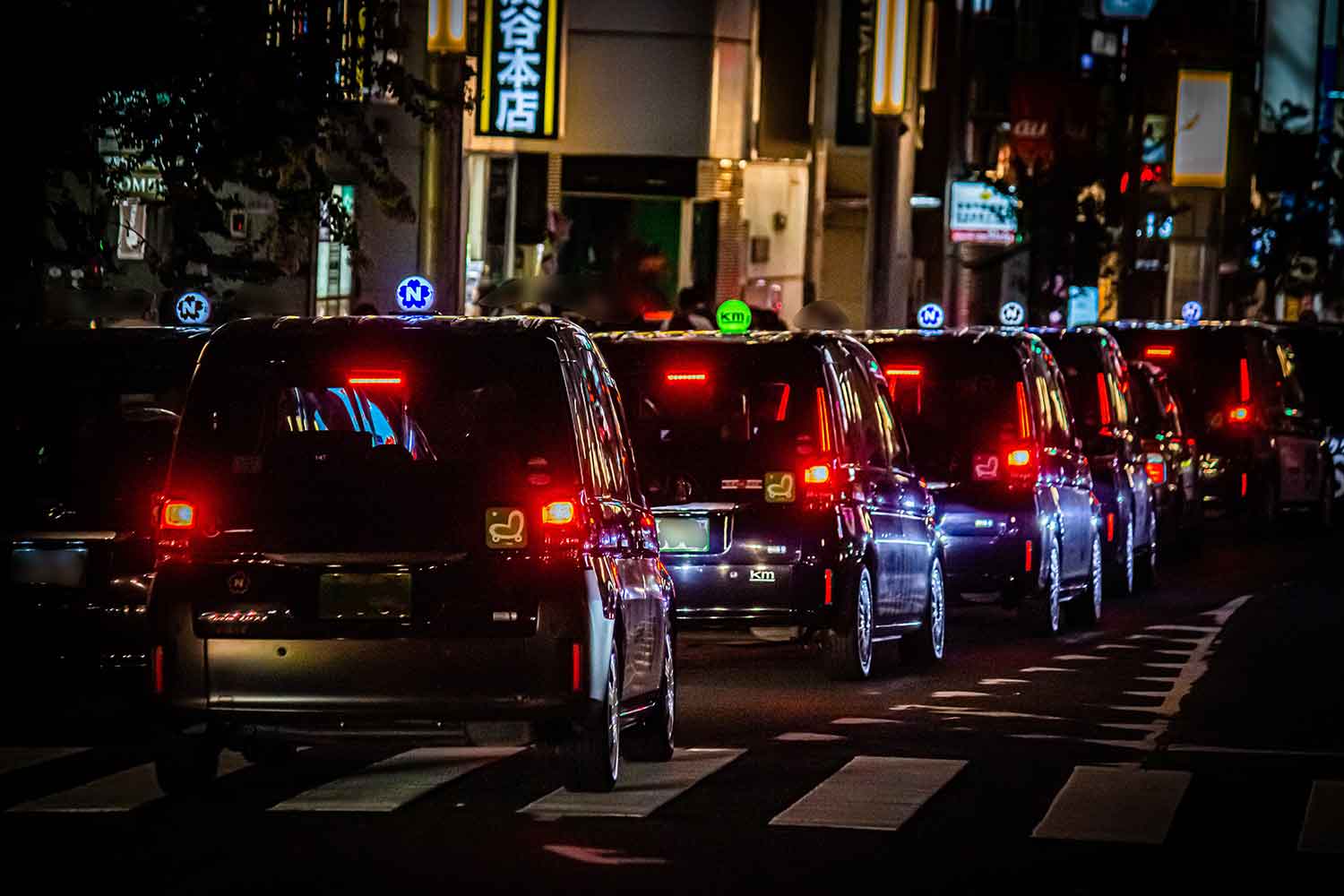 待機しているタクシーのイメージ