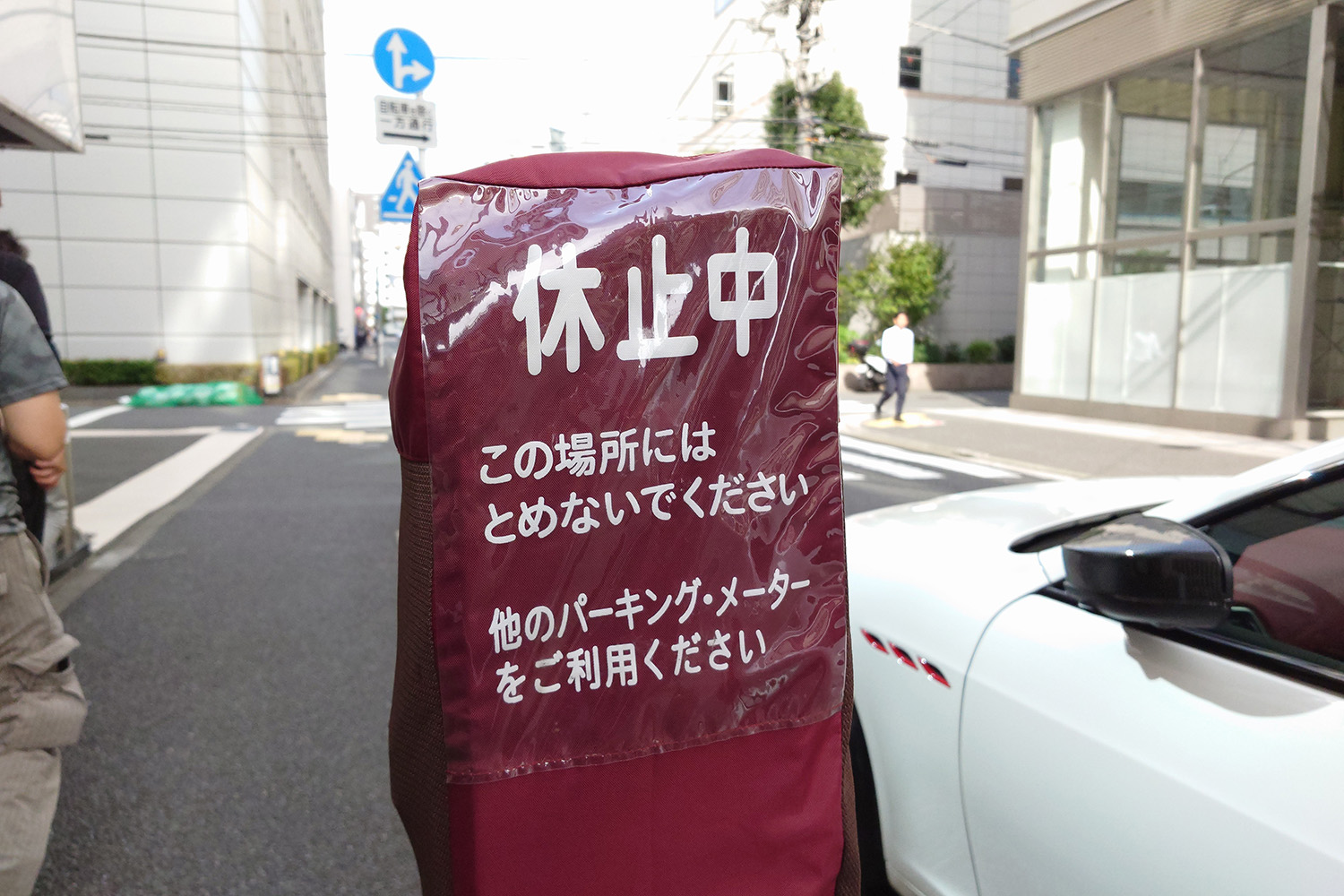 休止中のパーキングメーターのイメージ