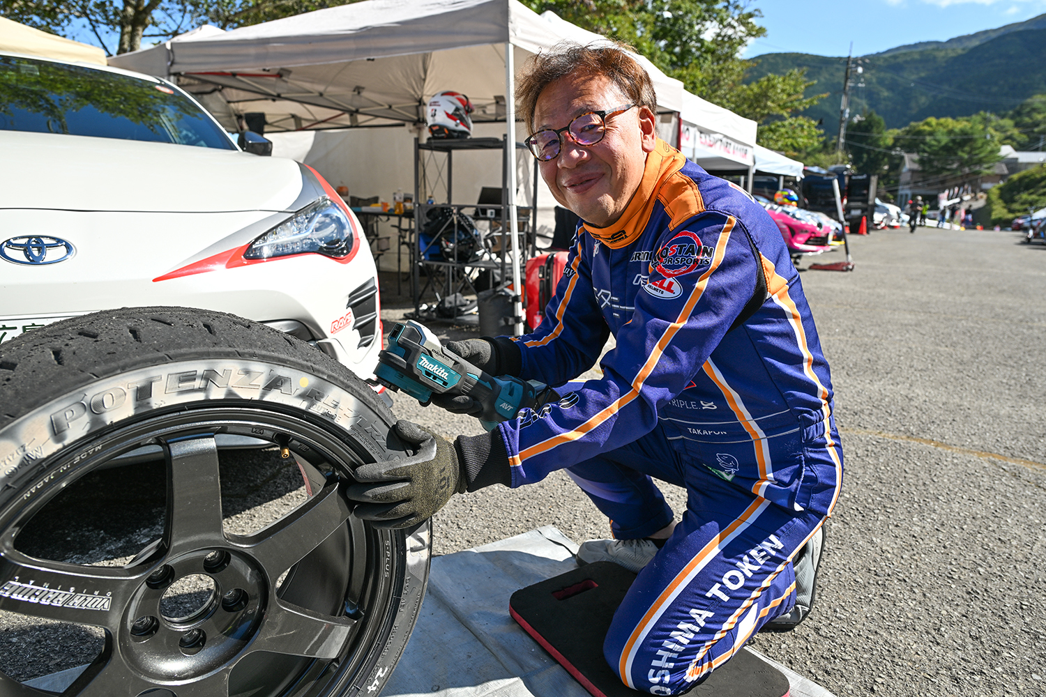 高屋隆一選手とマキタの電動ツール