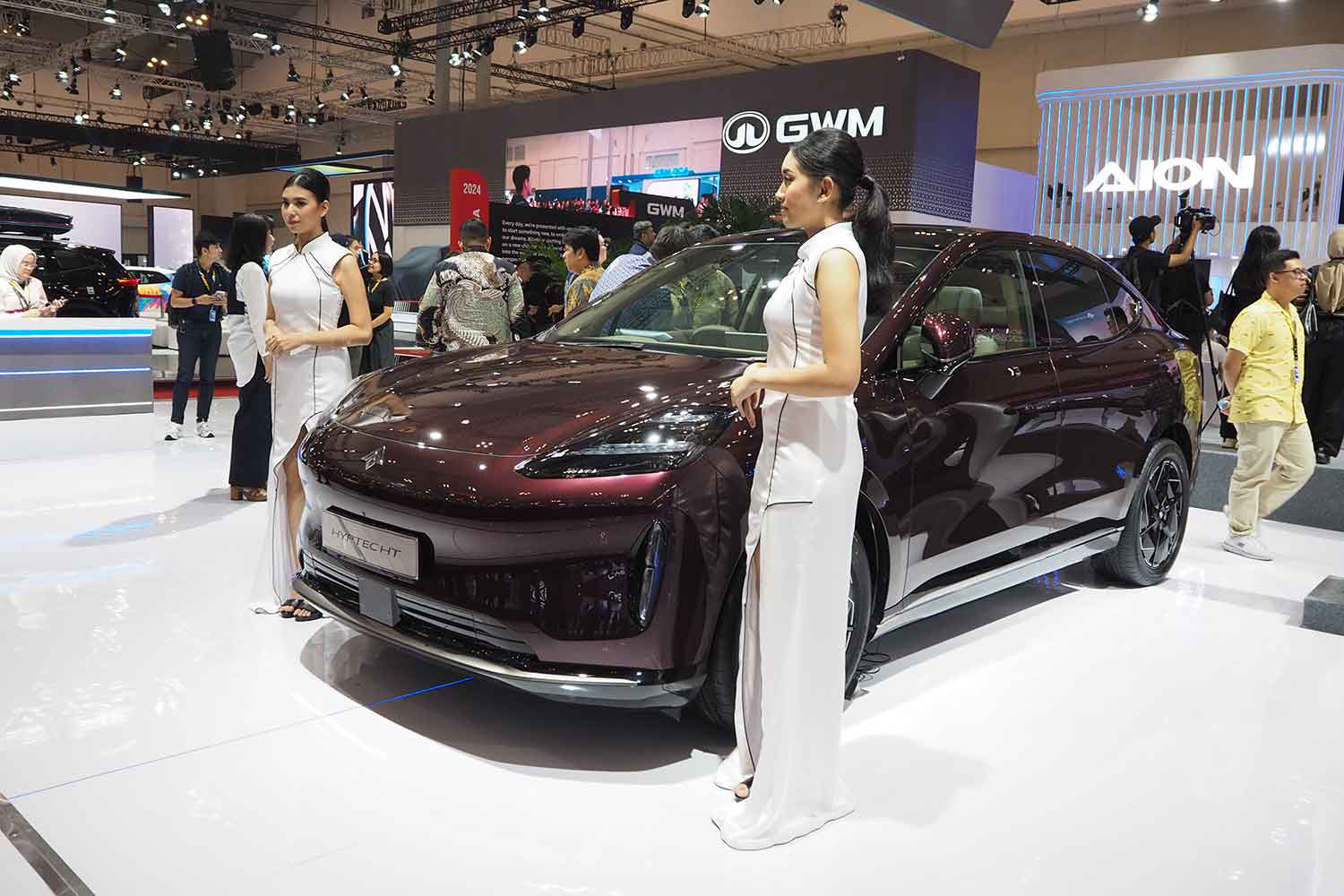 インドネシアのモーターショーでの中国車の展示