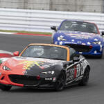 【画像】一時はトップ快走も一転……残り５分で起きた悲劇。第37回ロードスター耐久レースはWEB CARTOPチームの悲願ならず 〜 画像95