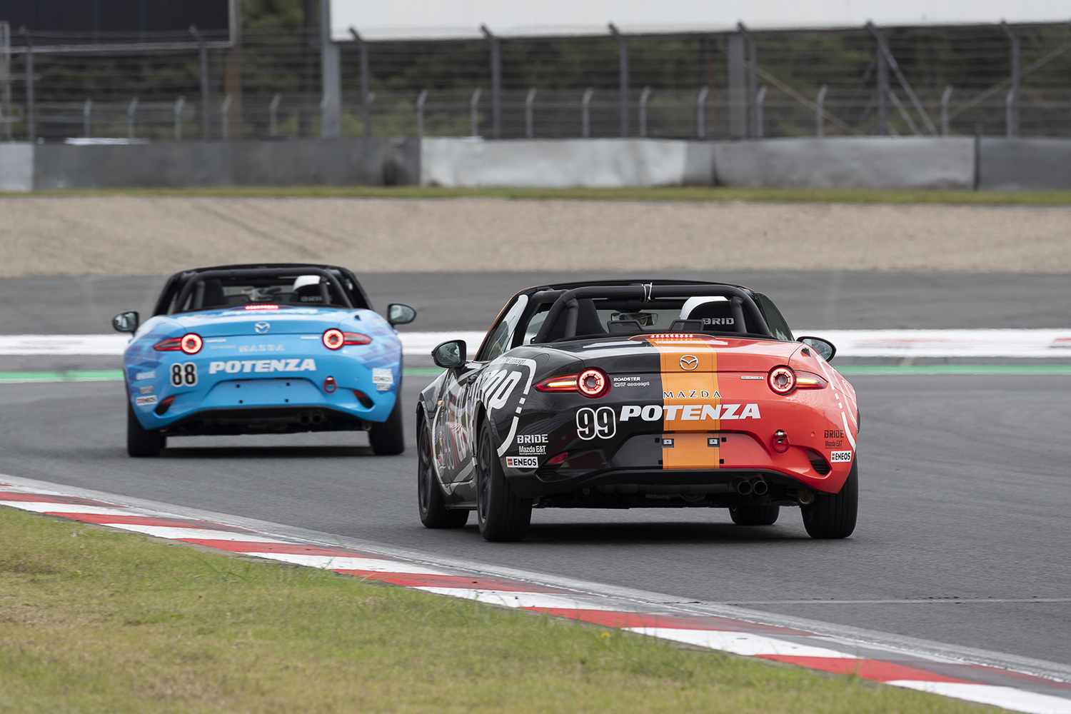 優勝０回のCARトップ＆WEB CARTOP編集部が37回連続出場中のメディア対抗ロードスター耐久レースに挑んだ 〜 画像9