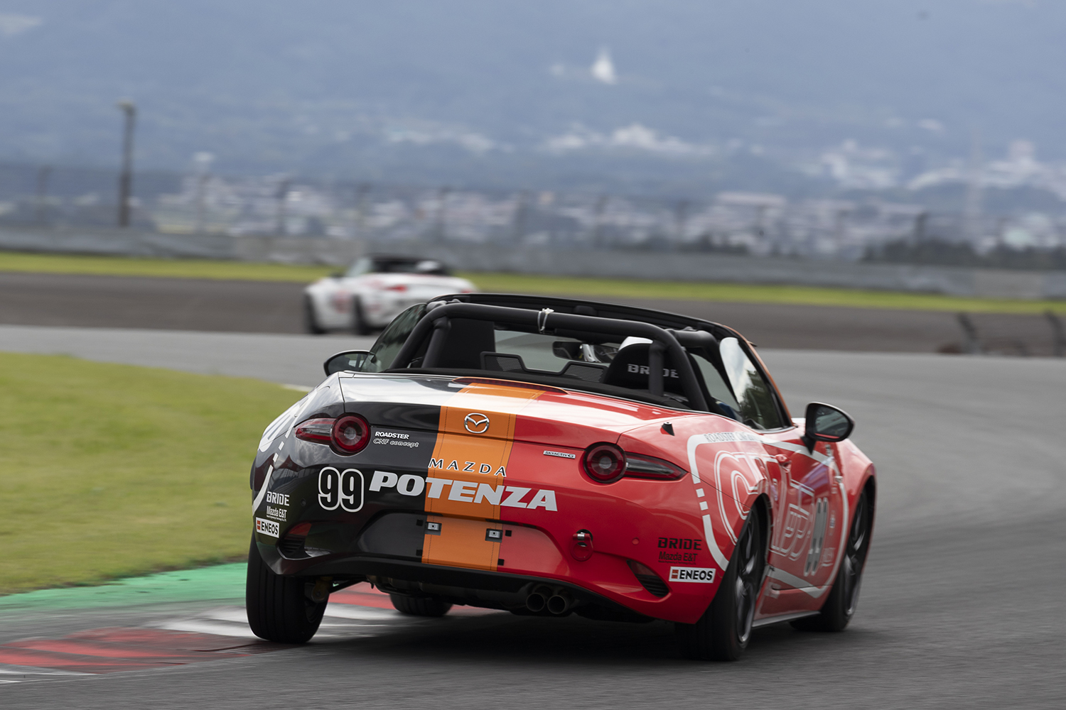 優勝０回のCARトップ＆WEB CARTOP編集部が37回連続出場中のメディア対抗ロードスター耐久レースに挑んだ 〜 画像10