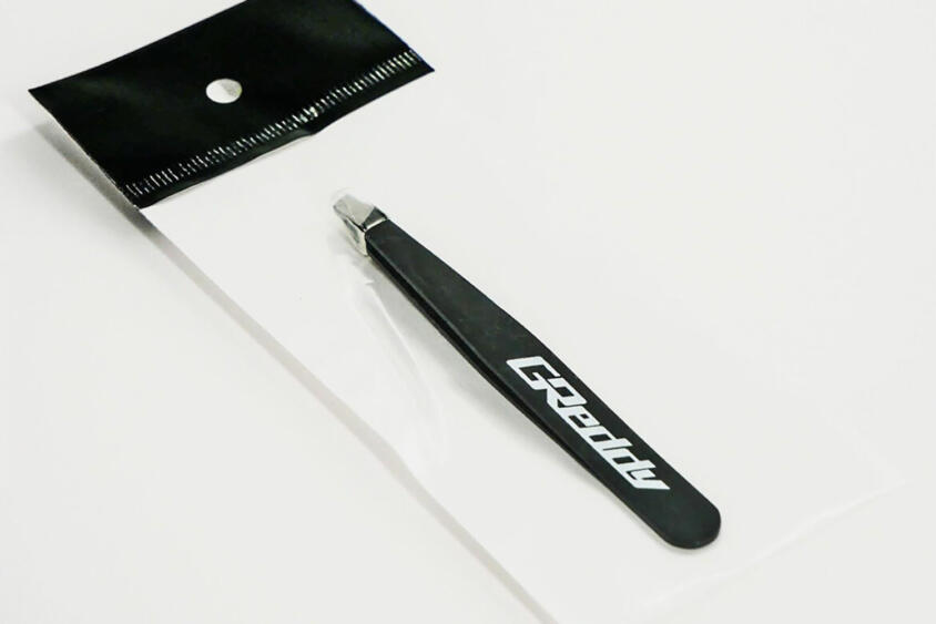 毛抜きにしか見えない……老舗チューニングメーカー「トラスト」が発売した“謎すぎる専用工具”の正体