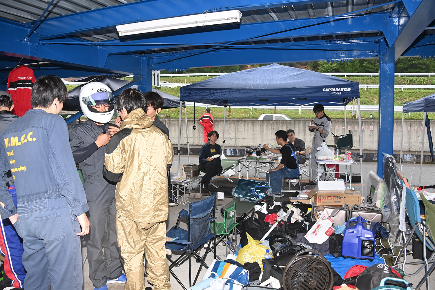 NK7に参戦した「卓上の大蒜（ガーリック）」のピットの様子