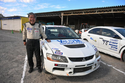 70代が20代と競い合えるのがモータースポーツ。全日本ダートラ70代ドライバーたちの本音