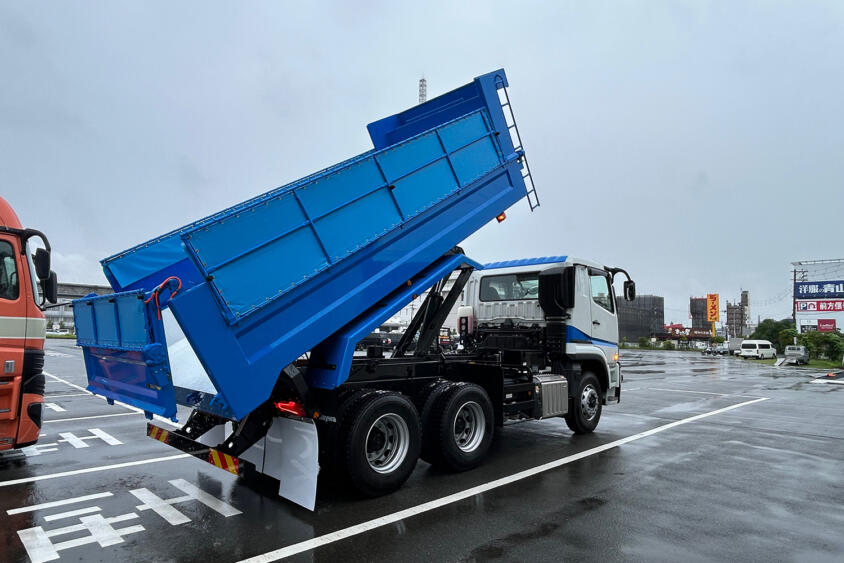 ダンプカーはなぜ荷台を上げたまま駐車する？　２つの納得の理由