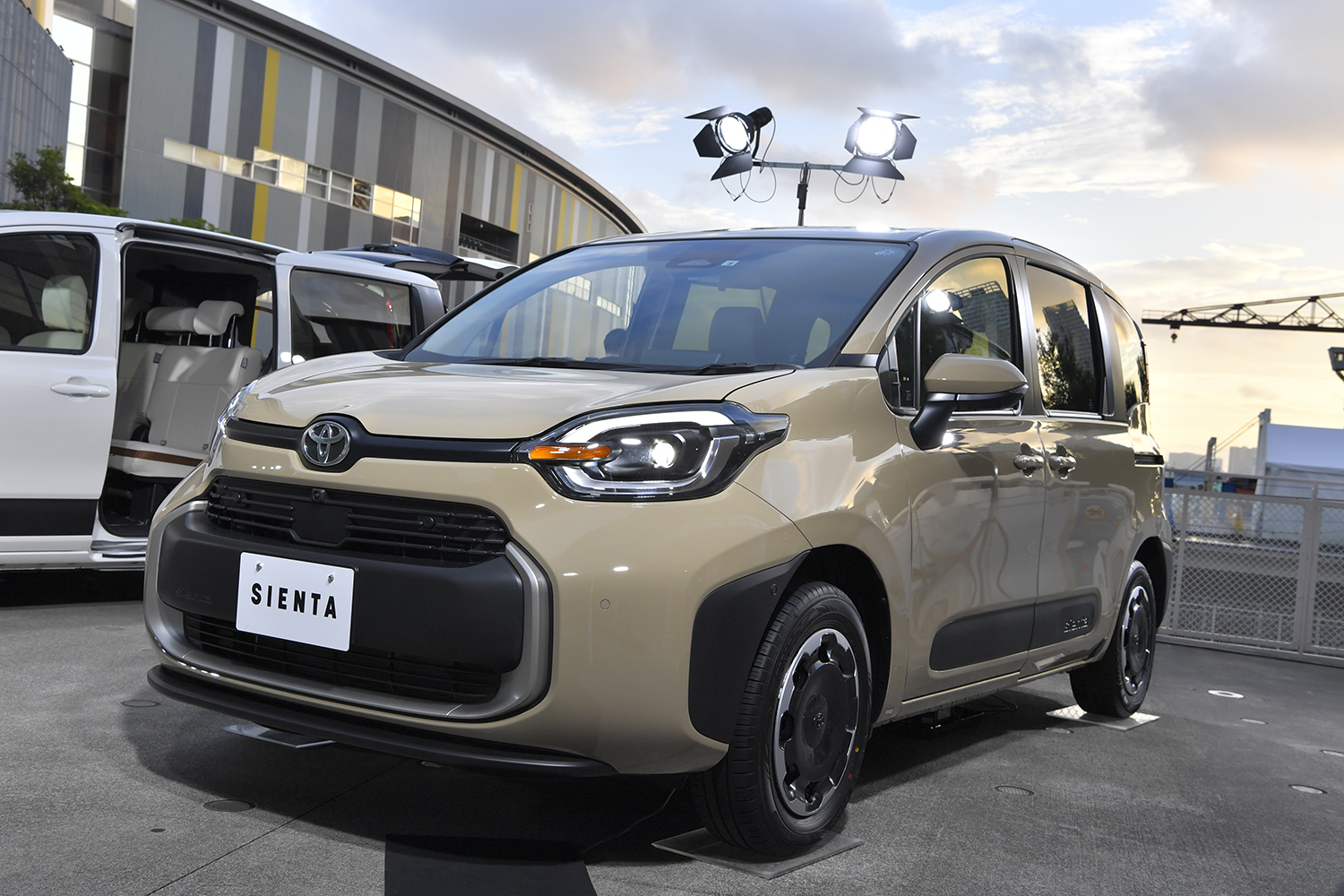 最近の新車におけるデジタルメーターとアナログメーターの謎区別 〜 画像9