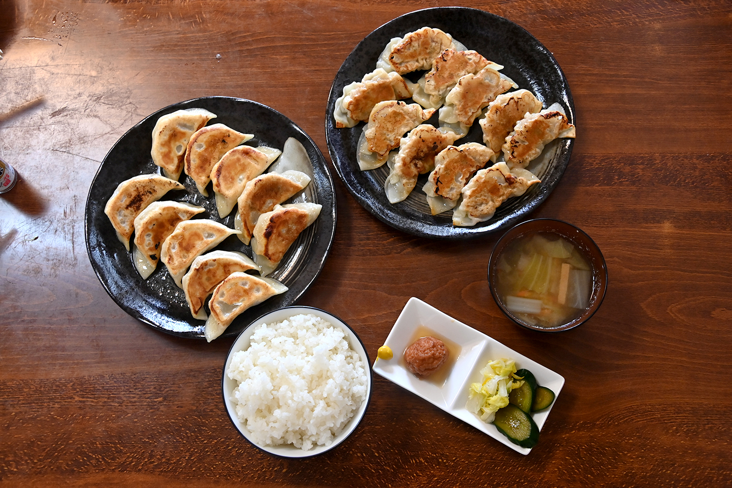 福BASEの餃子とライスセット