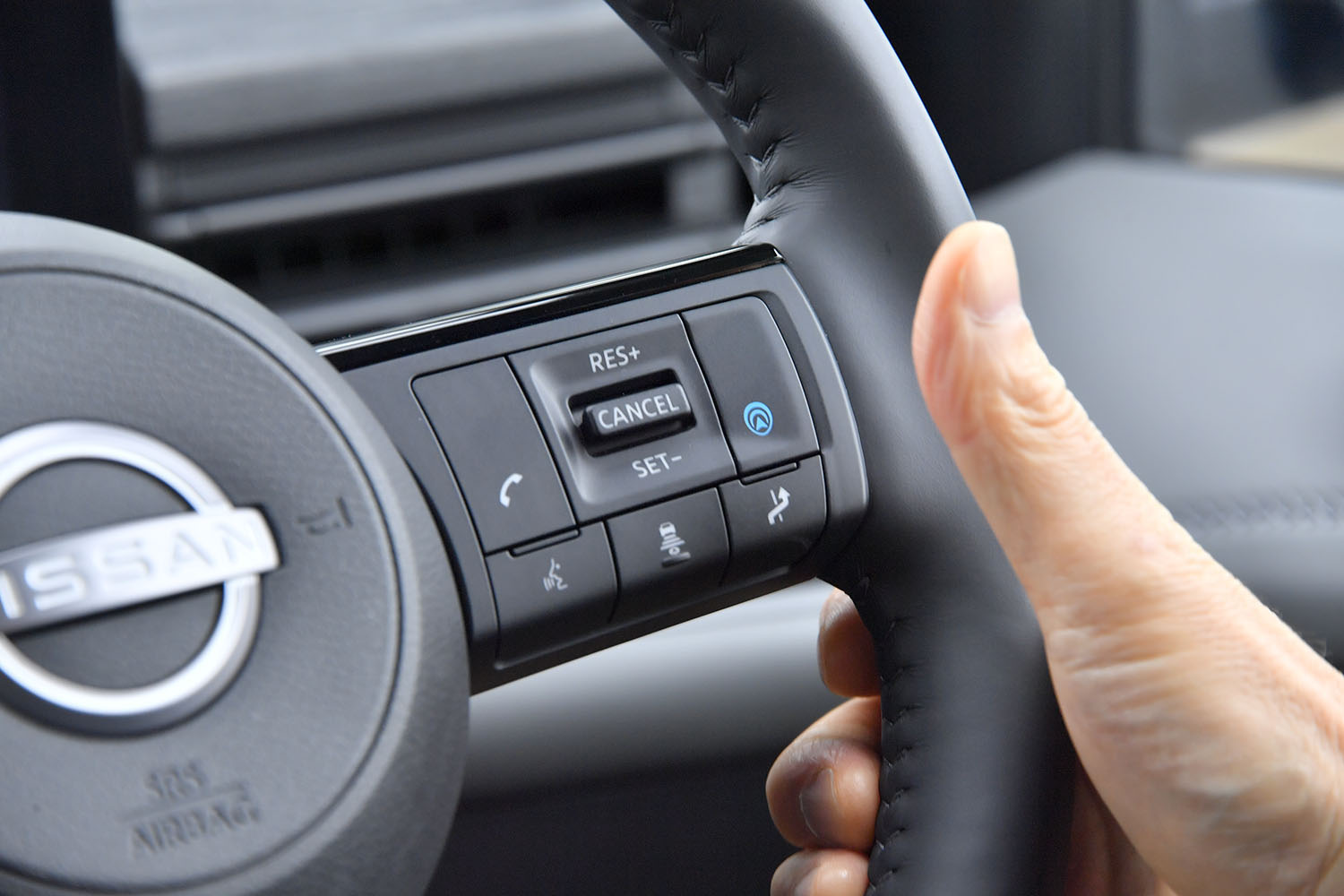 日産のプロパイロットのスイッチ
