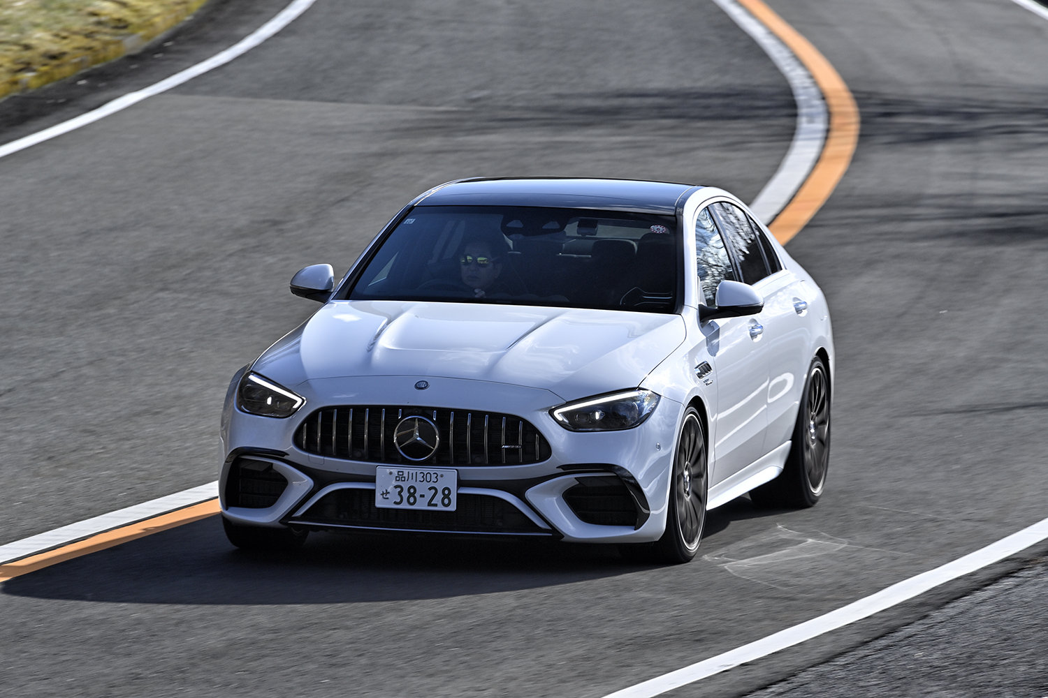 メルセデスAMG C 63S Eパフォーマンスの走行