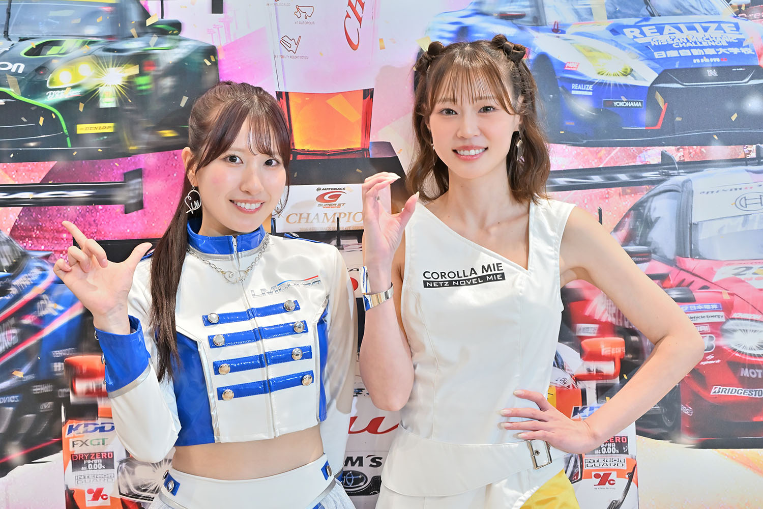 SUPER GTレースアンバサダーの橘 香恋さん（カーナンバー30 apr Victoria）と星乃由宇さん（カーナンバー60 TWS PRINCESS）