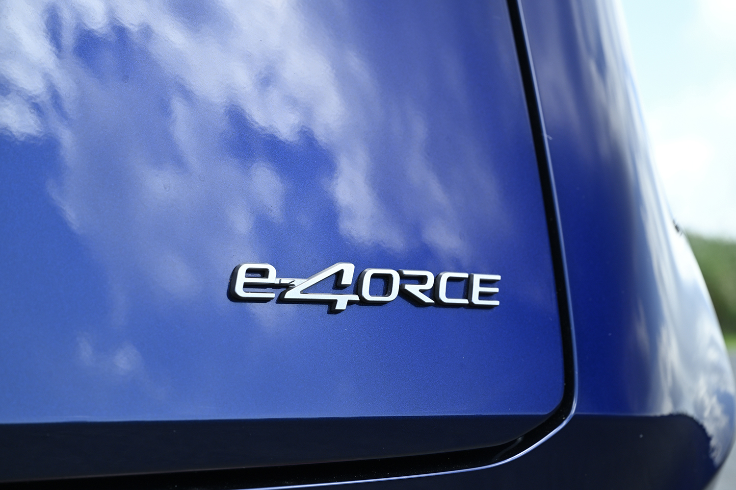 日産アリアNISMOのe-4ORCEのエンブレム