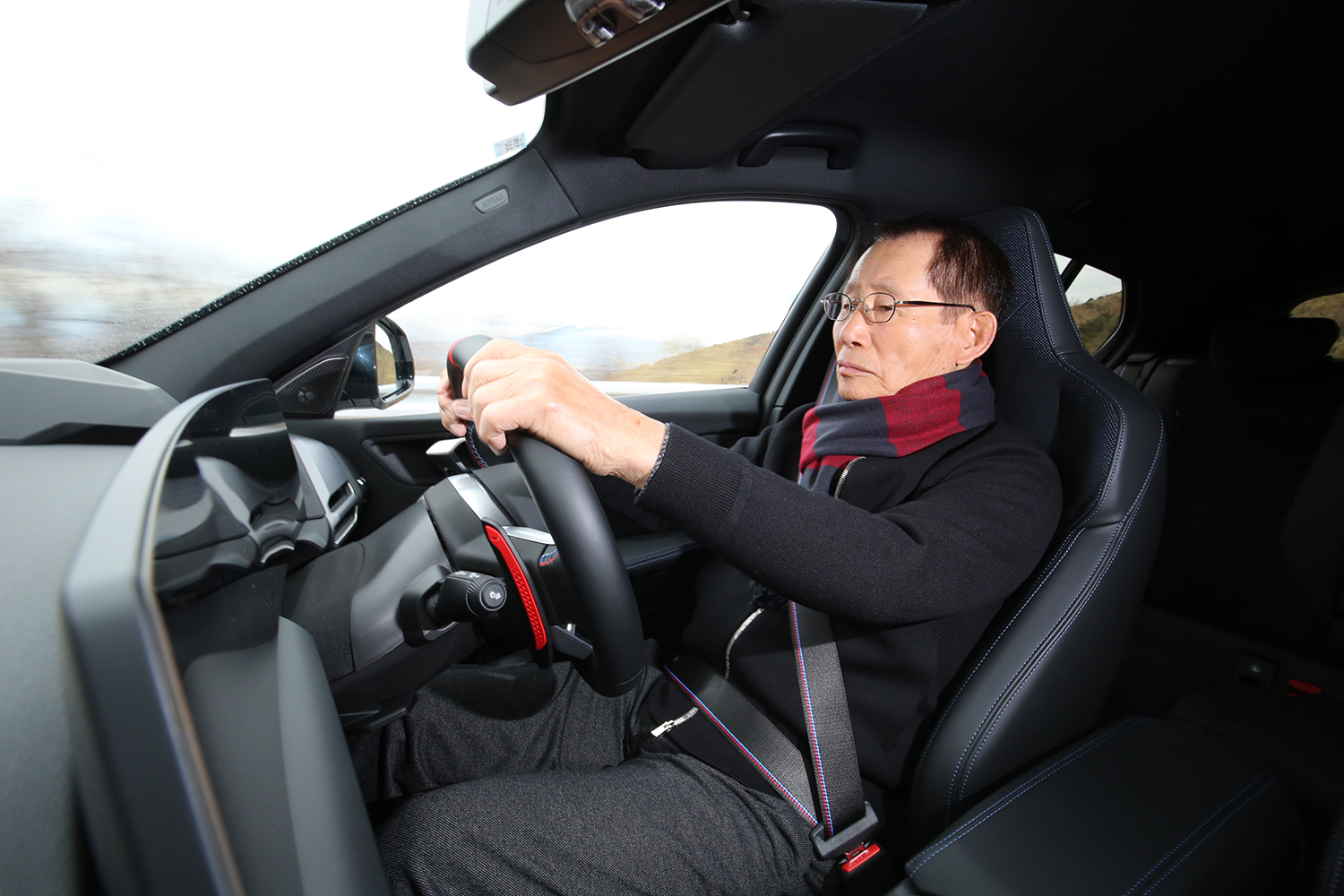 BMW M135 xDriveを運転する黒沢元治さん