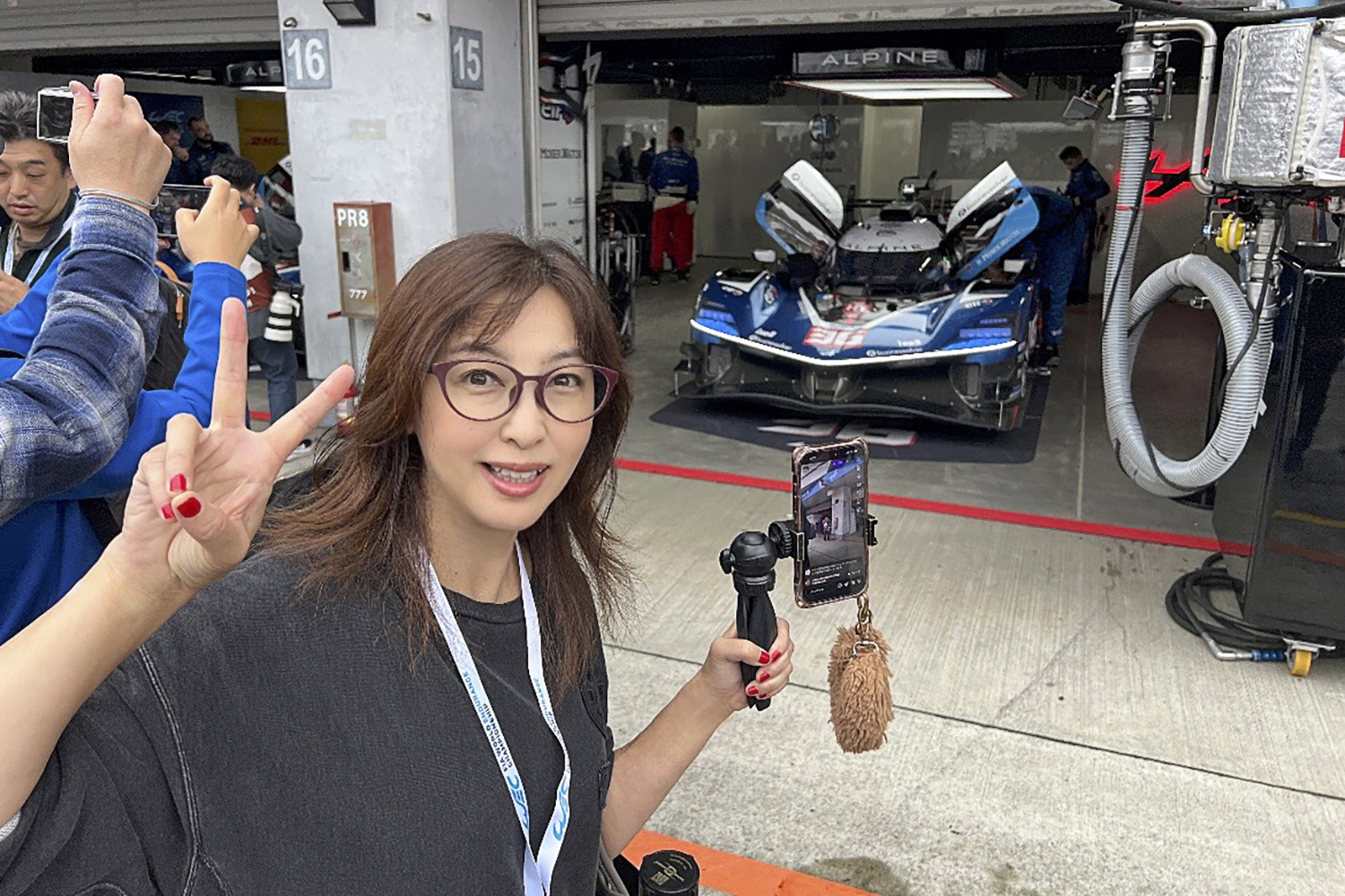 吉田由美さんとアルピーヌのハイパーカー
