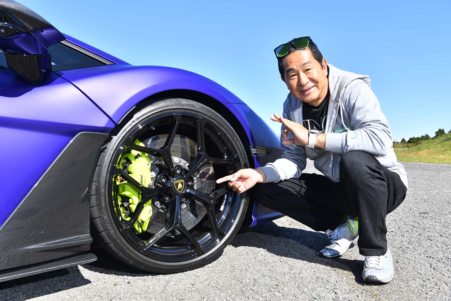 ランボルギーニ・レヴエルトのタイヤとホイールと土屋圭市さん