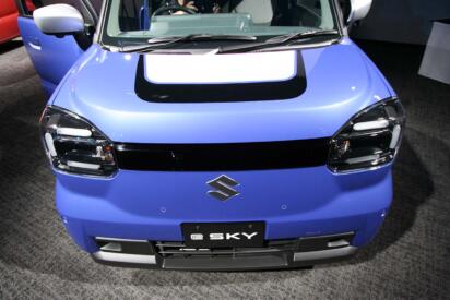 スズキ初の軽ＥＶ「eSKY」を自分らしく彩る！　スズキは純正アクセサリーで「近未来系」と「ポップ系」のふたつの顔を提案