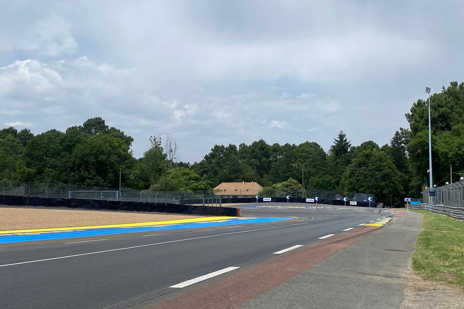 ル・マン24時間レース取材から1100kmを自走で帰るにはガソリン1リッター400円はきつすぎた【みどり独乙通信】 〜 画像4