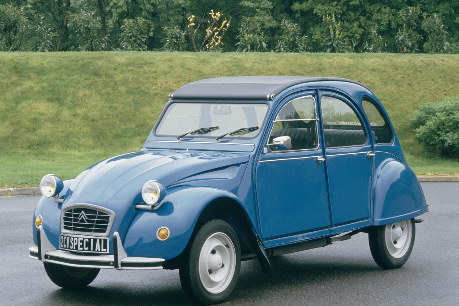 シトロエン2CVのフロントスタイリング