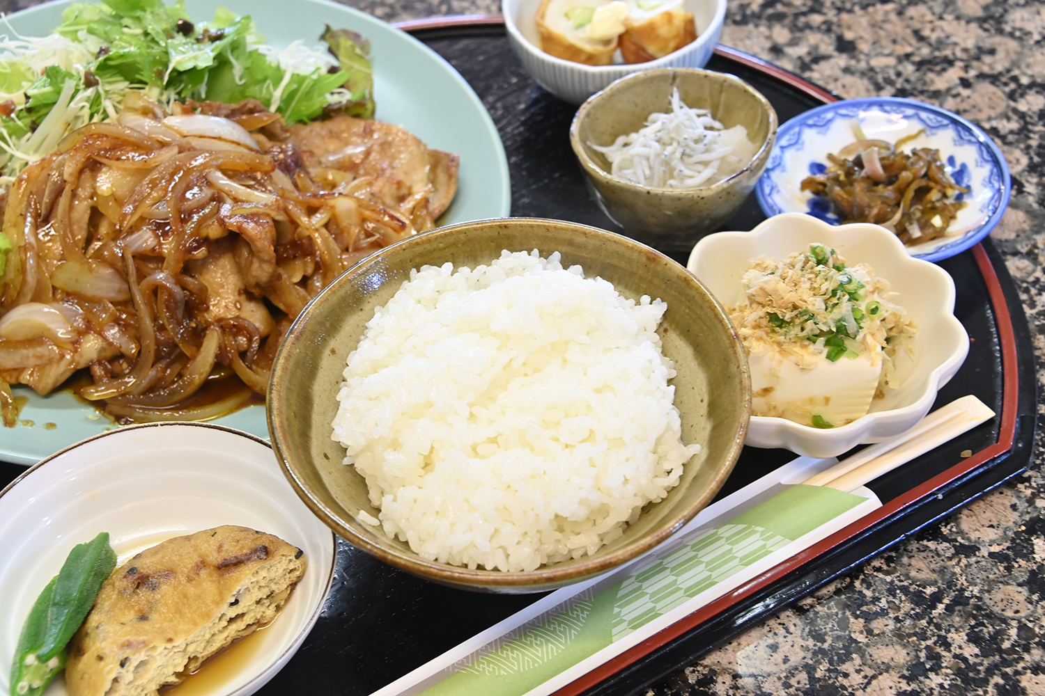 ちょうどいい味付けの「しょうが焼き定食」とホッケに小鉢８品が付く「おまかせ定食」が最高だった【Ｐ専食堂】 〜 画像10