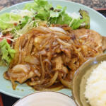 なぜ巨大パチンコ店の駐車場に!? 　茨城・牛久の「看板が見えない食堂」が提供する奇跡の定食に悶絶【Ｐ専食堂】