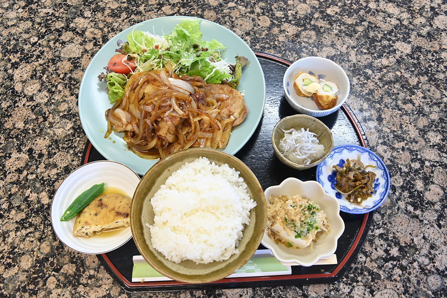 ちょうどいい味付けの「しょうが焼き定食」とホッケに小鉢８品が付く「おまかせ定食」が最高だった【Ｐ専食堂】 〜 画像12